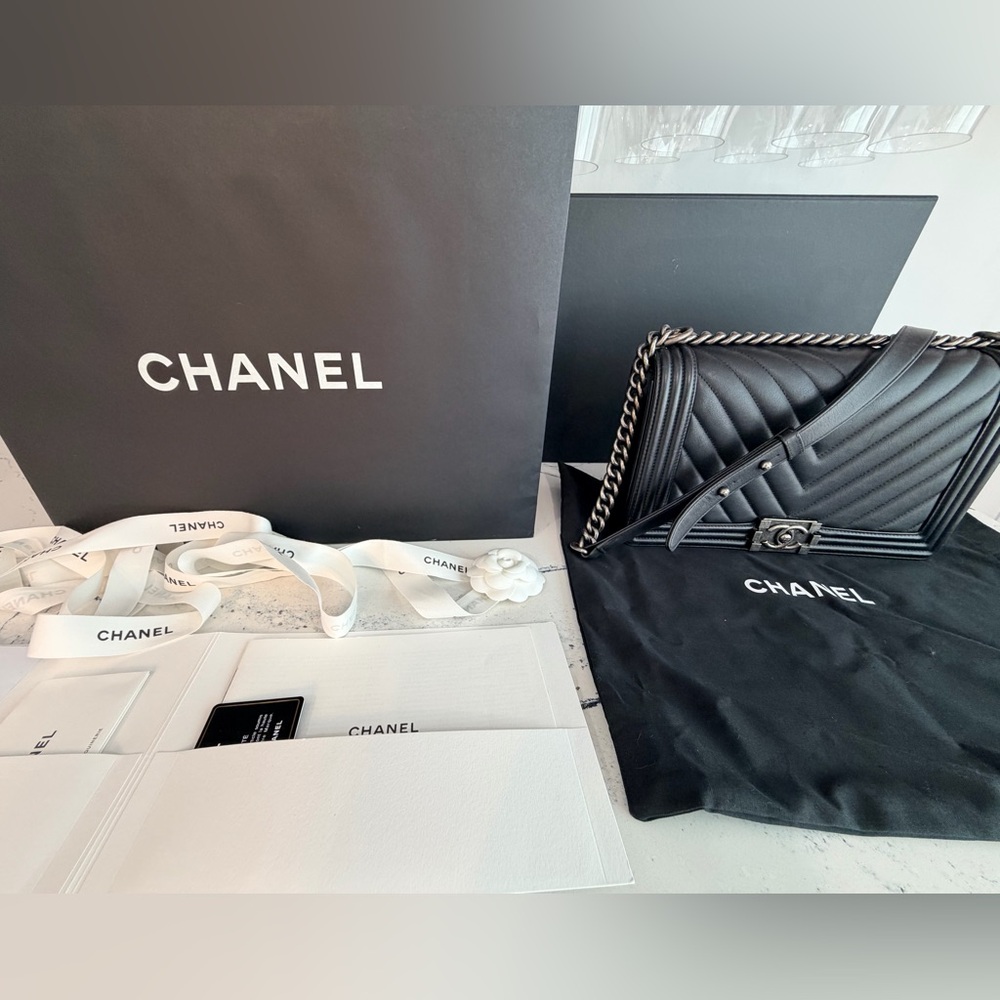Chanel Black Chevron Medium Boy Bag Silver Hardware Like New - Picture 3 of 13